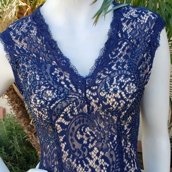 ABBY PARIS‎ Sheath
Neckline Illusion - Picture 2 of 6